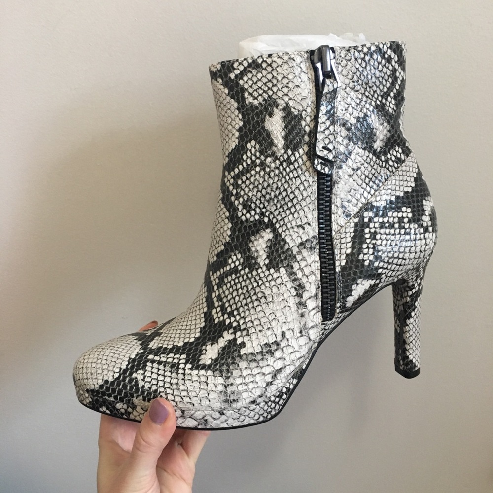 NWB Naturalizer Snake Print Leather Bootie 9